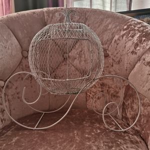 Carriage centrepiece